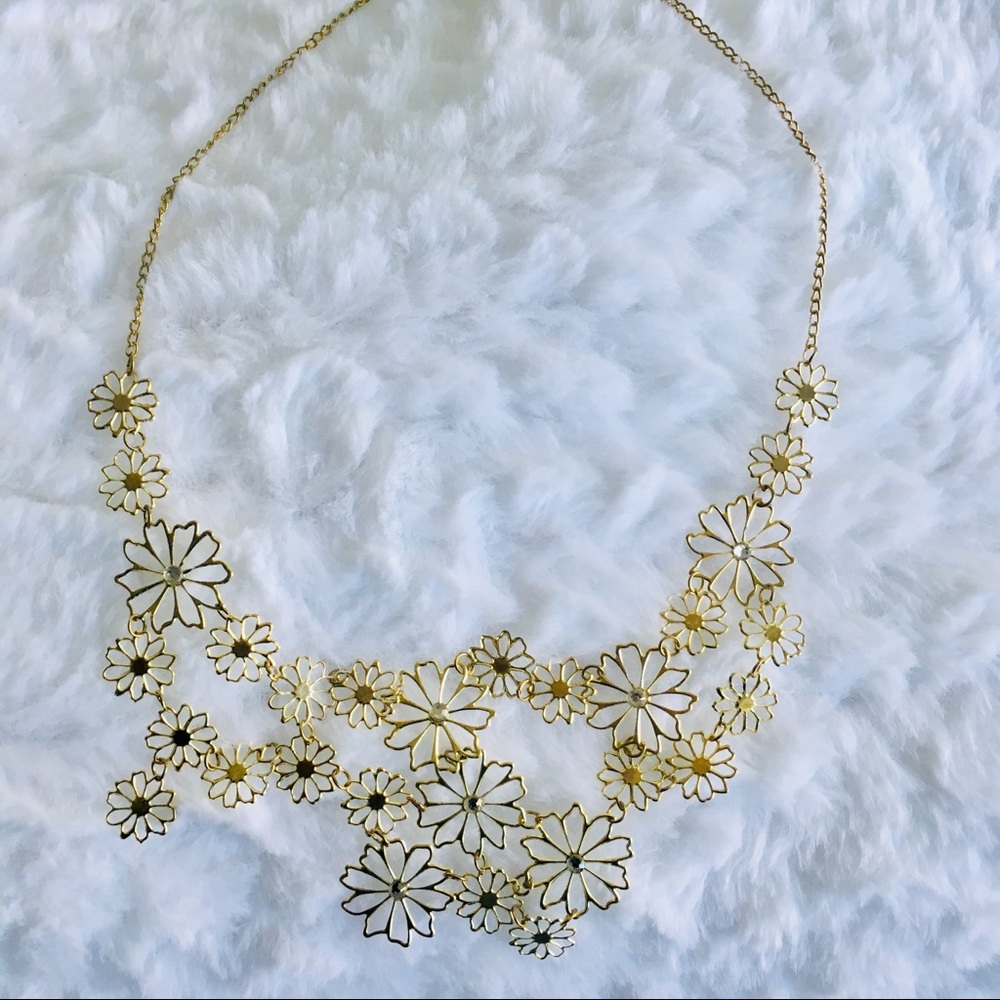 Daisy necklace